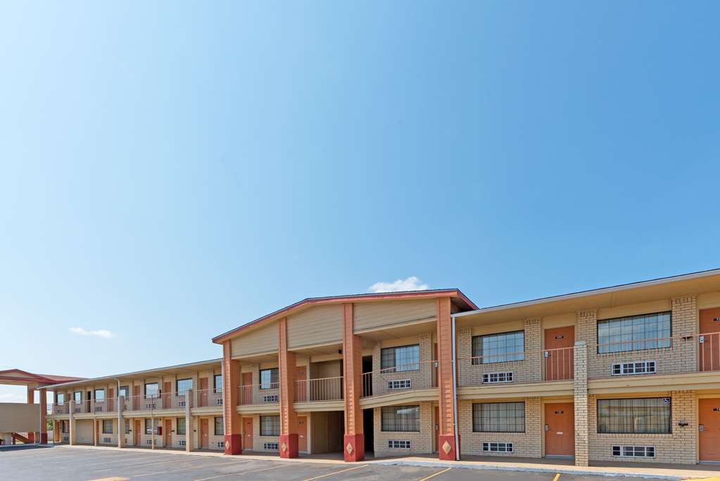 Super 8 By Wyndham Waco/Mall Area Tx מראה חיצוני תמונה