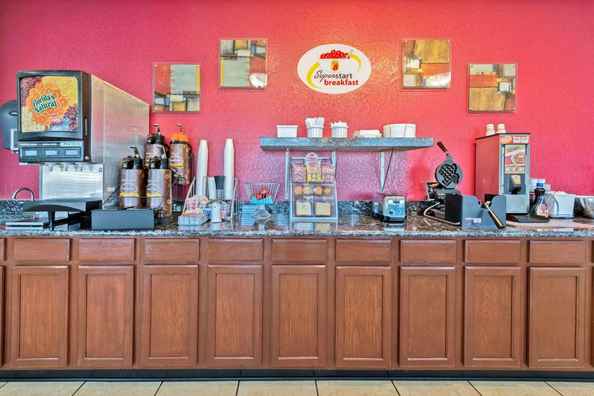 Super 8 By Wyndham Waco/Mall Area Tx מראה חיצוני תמונה